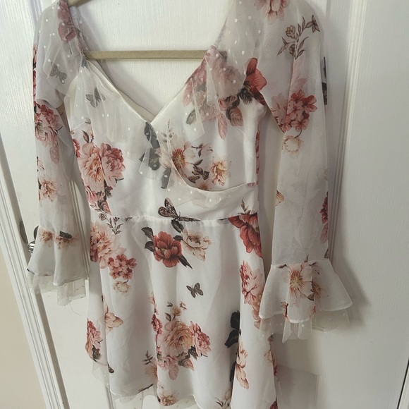 MAJORELLE REVOLVE Scout Bell-Sleeve Dress in White Zinnia - Picture 6 of 7